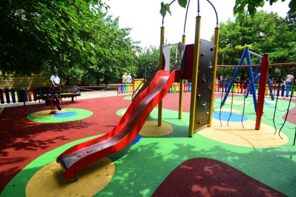 Primăria anunţă: lucrările la locul de joacă de la Casa de Cultură, FINALIZATE!