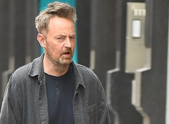 În ce hal a ajuns Matthew Perry! Actorul din serialul ”Prietenii tăi” arată ca un cerșetor