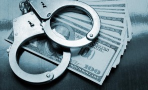 A fost adoptată legea pentru prevenirea spălării banilor şi finanţării terorismului: Atenţie ce sume transferaţi!