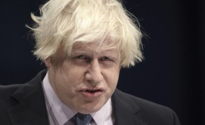 Scandal conjugal la vârful politicii britanice: a fost nevoie de intervenţia poliţiei acasă la favoritul pentru succesiunea premierului Theresa May