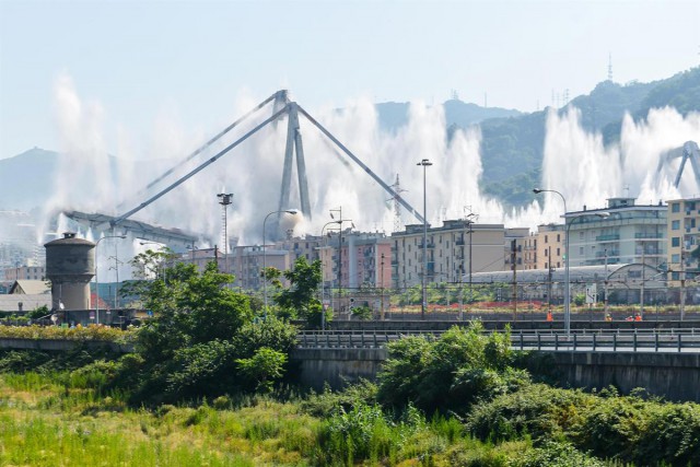 Italia: Demolare controlată a rămăşiţelor podului Morandi din Genova, prăbuşit anul trecut