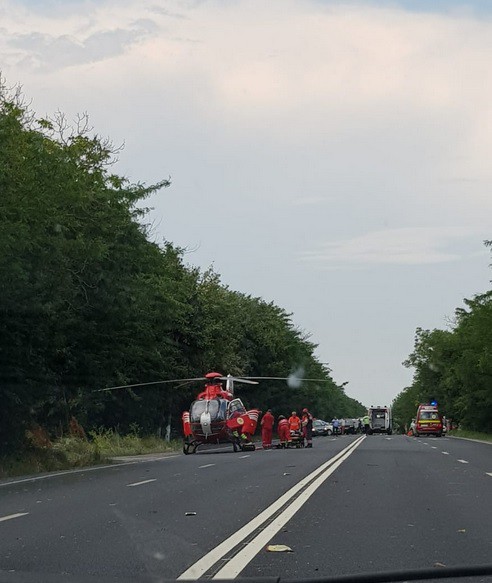 Accident rutier GRAV la ieşire din Olimp! Un motociclist, RĂNIT! VIDEO