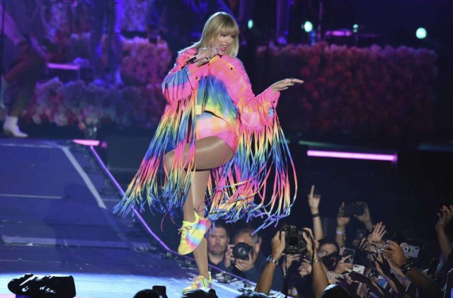 Taylor Swift, Dua Lipa şi Becky G vor participa la un concert organizat pentru abonaţii platformei Amazon