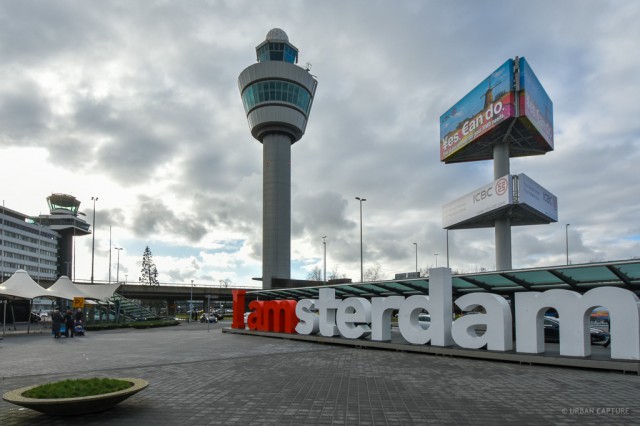 Două avioane s-au ciocnit la una din porţile aeroportului Schiphol din Amsterdam; nu există răniţi