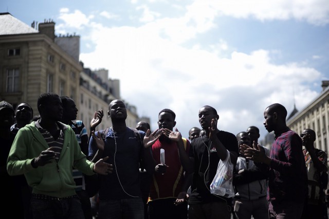 Franţa: Sute de imigranţi fără documente au ocupat Panthéon-ul