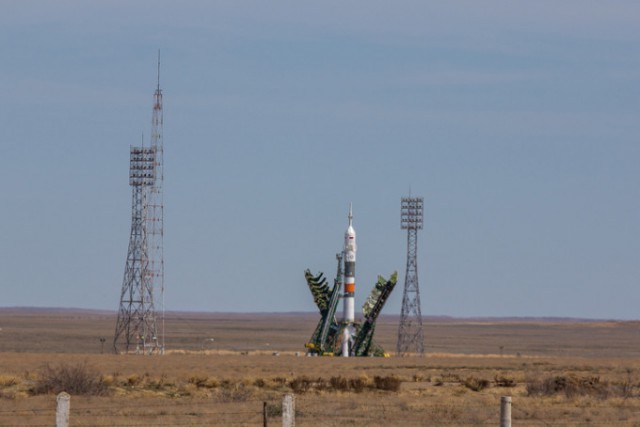Rusia a lansat patru sateliţi militari