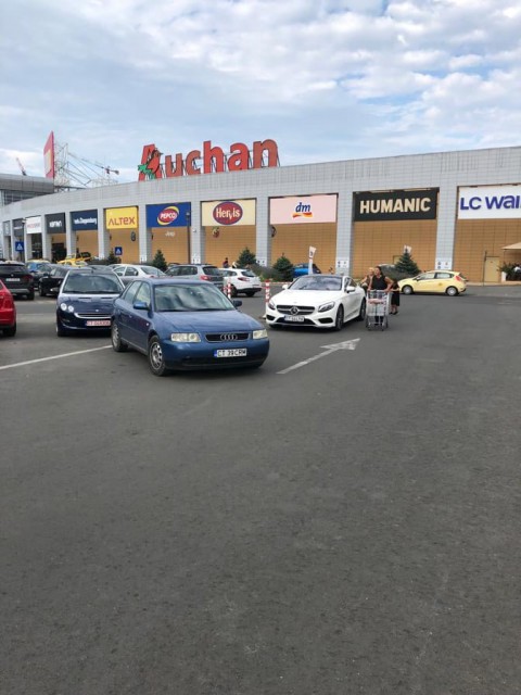 Cum să parchezi în halul ăsta?! Cum?