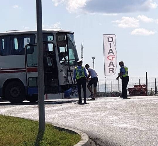 Accident rutier în zona Celsy: implicate un TIR și un autocar!