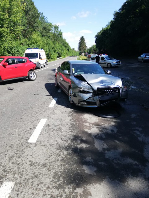 Accident rutier din cauza nepăstrării distanței în mers!