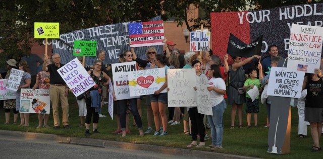Mii de protestatari cer închiderea centrelor de detenţie pentru imigranţi din America