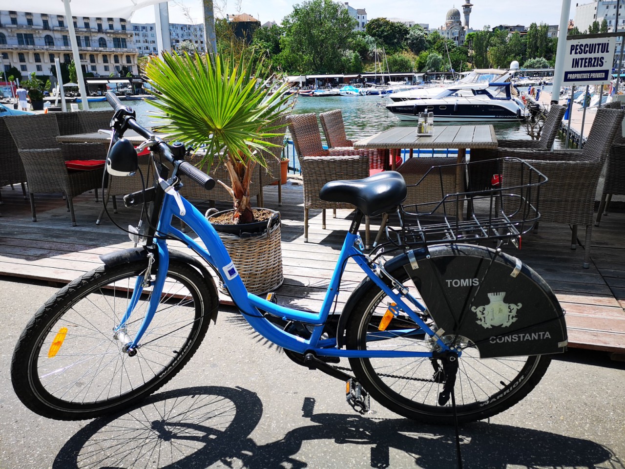 Bicicletele puse la dispoziție de Primăria Constanța, stârnesc interesul constănțenilor și turiștilor Bicicletele puse la dispoziție de Primăria Constanța, stârnesc interesul constănțenilor și turiștilor