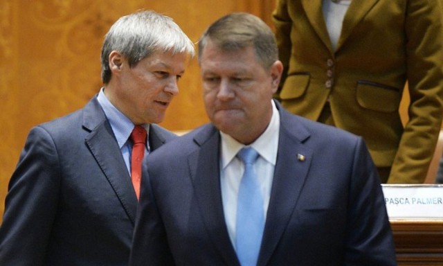 Iohannis îl ironizează pe Cioloș în legătură cu susținerea Codruței Kovesi: „Fiind o temă de mare vizibilitate, tot felul de politicieni se agaţă de ea“