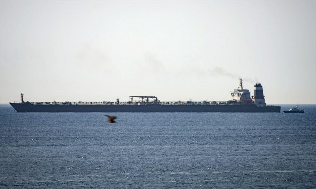 Ambarcaţiuni iraniene au încercat să captureze, fără succes, un petrolier britanic în apele Golfului