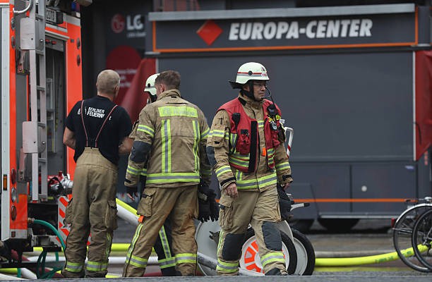 Incendiu de proporţii într-un complex comercial din Berlin