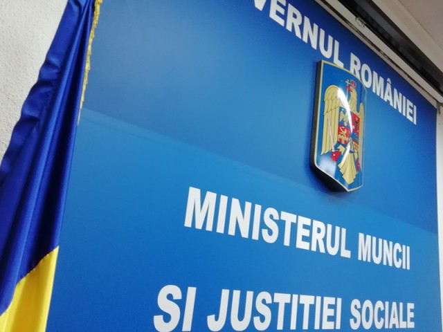 Ministerul Muncii vrea să achiziţioneze servicii de transport aerian; valoarea estimată a contractului, 2,5 milioane de lei