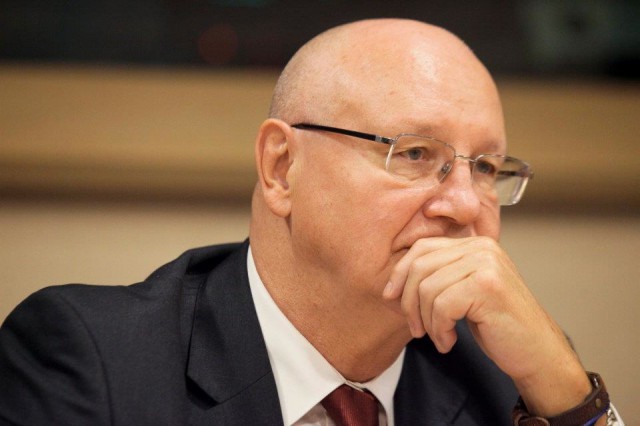 Premierul a trimis CE propunerea ca Ioan Mircea Paşcu să devină comisar european interimar