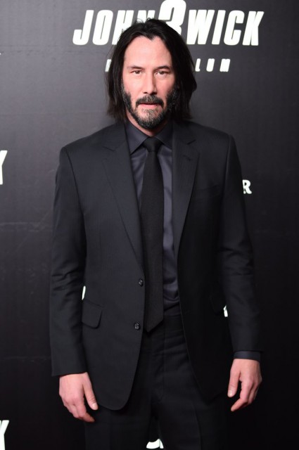 Keanu Reeves nu mai arată aşa. Şi-a dat jos barba şi e de nerecunoscut