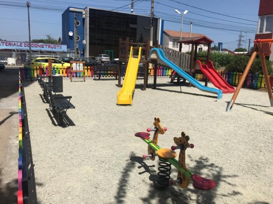 Lucrările la locul de joacă din parcul Casei de Cultură, FINALIZATE