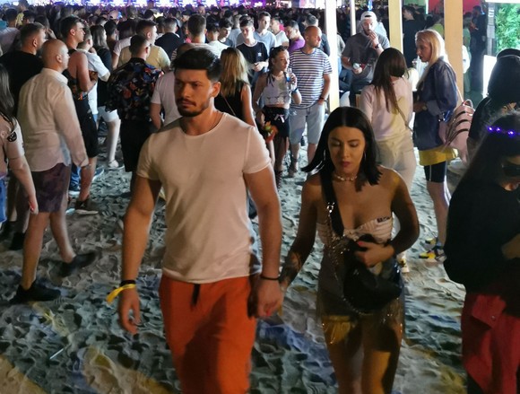 Nicoleta Nucă, surprinsă în trandrețuri cu iubitul musculos la Neversea