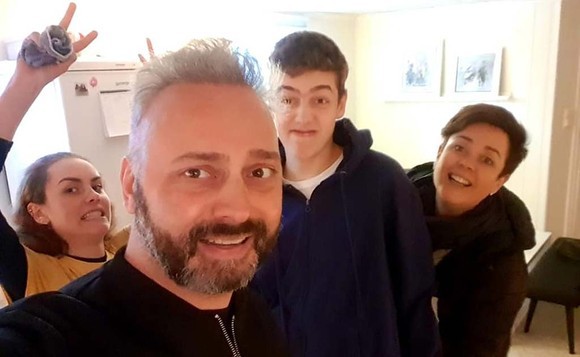 Ovi şi-a trimis fiul la şcoală în Norvegia. Băiatul de 13 ani va sta cu sora lui