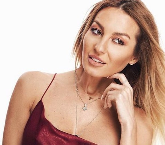 Flavia Mihășan a alăptat în public: „Cei ce judecă sunt ori frustrați, ori nu au copii“