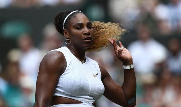 Serena Williams, amendată cu 10.000 de dolari pentru deteriorarea unui teren de la Wimbledon