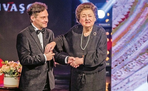 Ce frumoasă era studenta Tamara Buciuceanu! Poză rară cu Isoscel din „Liceenii“, atunci când nu era celebră