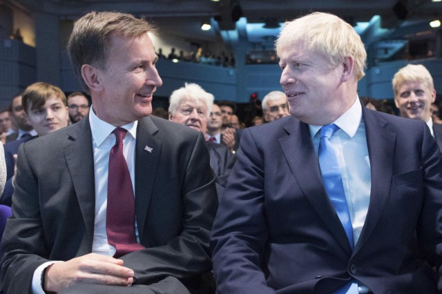 Noul premier Boris Johnson îl îndepărtează pe contracandidatul Jeremy Hunt din fruntea diplomaţiei britanice