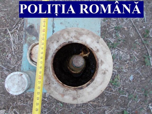 Aproximativ 3,5 kilograme de mercur, confiscate de polițiștii constănțeni