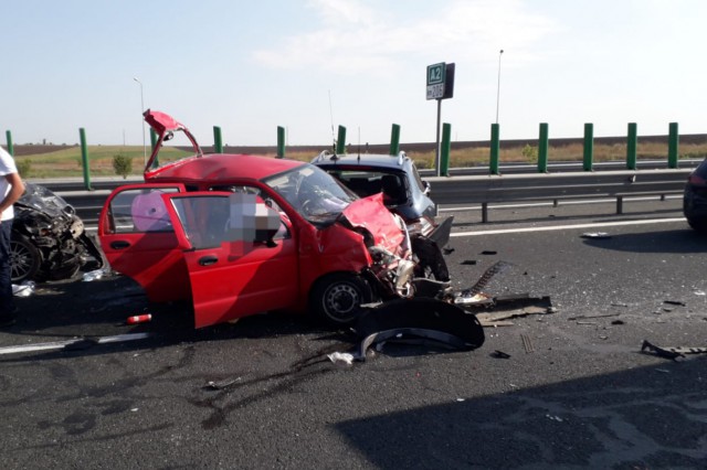 ACCIDENT RUTIER ÎN LANŢ PE AUTOSTRADA A2! A intervenit elicopterul SMURD: 4 răniţi, între care şi un copil