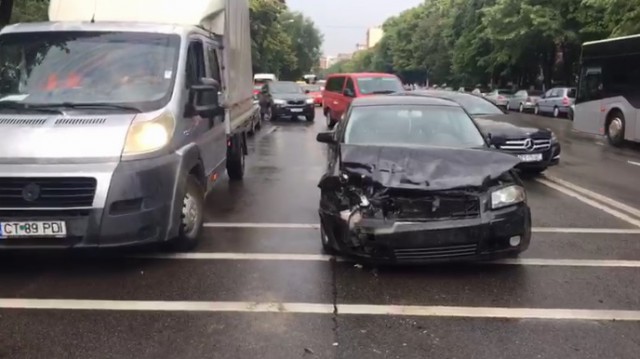 Accident rutier pe Lăpușneanu, în zona Satului de Vacanță! VIDEO