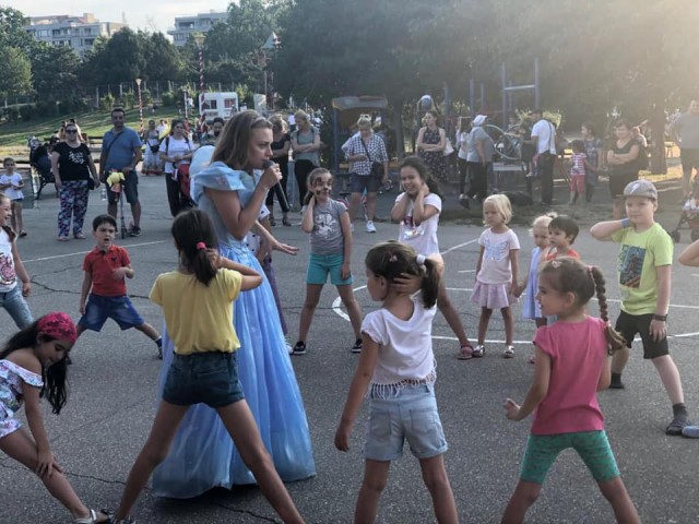 Prichindeii, așteptați alături de Zbumzzi, în Țara Piticilor