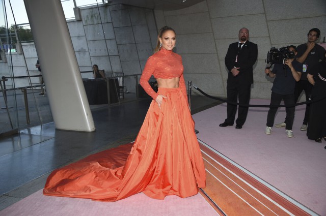 Jennifer Lopez va interpreta rolul şefei unui cartel al drogurilor din Columbia
