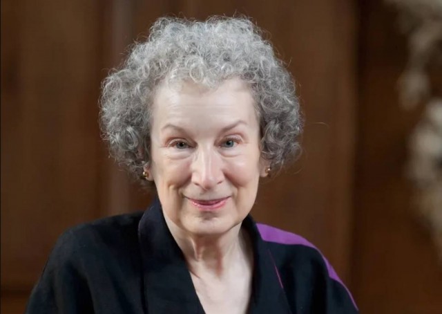 Scriitorii Salman Rushdie, Margaret Atwood, Elif Shafak, pe lista lungă a nominalizărilor la Booker Prize 2019