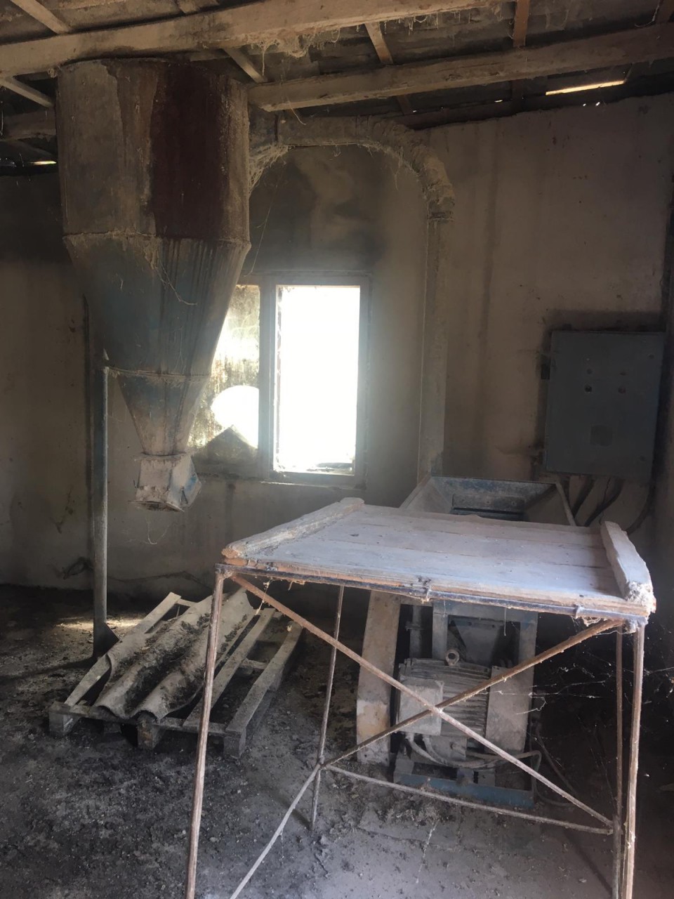 Azi ești proprietar, mâine nu: un fost consilier din cadrul Ministerului Finanțelor, în război cu primăria după ce a rămas fără un teren Azi ești proprietar, mâine nu: un fost consilier din cadrul Ministerului Finanțelor, în război cu primăria după ce a rămas fără un teren