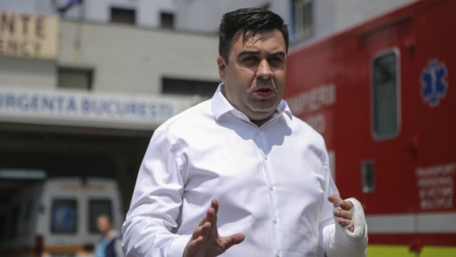 Răzvan Cuc a ieşit din spital cu mâna în ghips. „Miercuri sunt pe şantier“