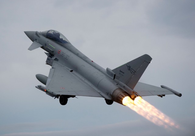 Un avion militar rus a încălcat spaţiul aerian al Coreei de Sud