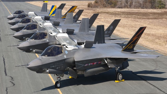 Turcia le cere SUA să revină asupra ''deciziei nedrepte'' de a o exclude din programul pentru avioane F-35