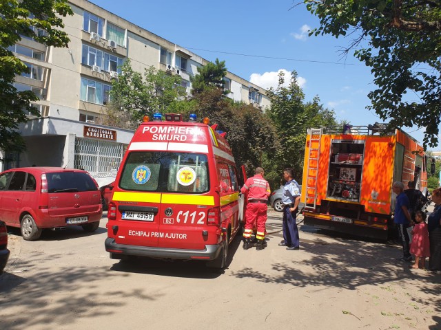 INCENDIU pe bulevardul Alexandru Lăpușneanu: 20 de persoane EVACUATE, una preluată de SMURD!