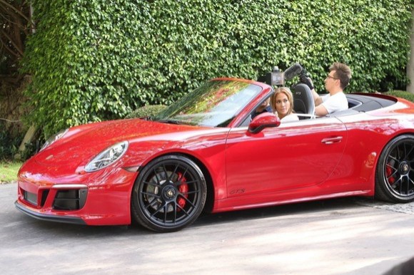 Jennifer Lopez a primit un Porsche de 140.000 de dolari de la logodnic, de ziua ei