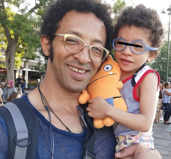 Fiul lui Kamara se pregăteşte de a patra intervenţie medicală. Ce spune artistul despre starea micuțului