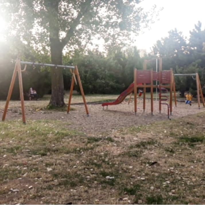 LOCURI DE JOACĂ ABANDONATE. Primăria promite că vine şi rândul lor! LOCURI DE JOACĂ ABANDONATE. Primăria promite că vine şi rândul lor!