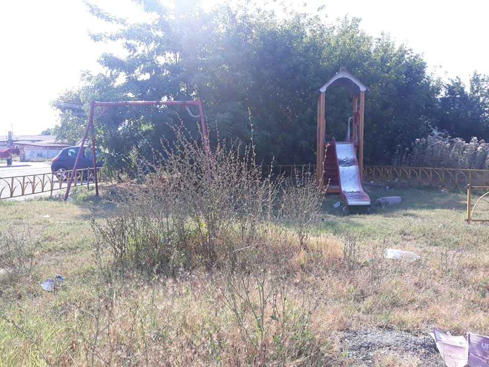 LOCURI DE JOACĂ ABANDONATE. Primăria promite că vine şi rândul lor! LOCURI DE JOACĂ ABANDONATE. Primăria promite că vine şi rândul lor!
