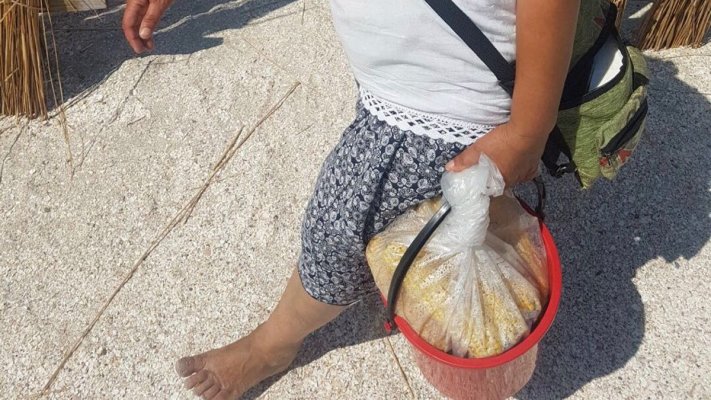 Comerțul ambulant pe plajă, sancționat de polițiști în stațiunile Saturn, Eforie și Mamaia