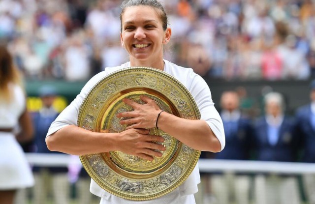 Festivitate pentru Simona Halep pe Arena Națională! Campioana de la Wimbledon a fost decorată de președintele Iohannis cu cea mai înaltă distincție a statului român