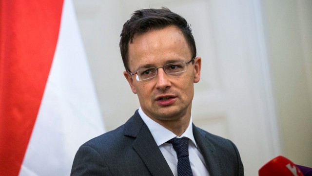 Ministrul de externe ungar acuză UE de încurajarea traficului de persoane