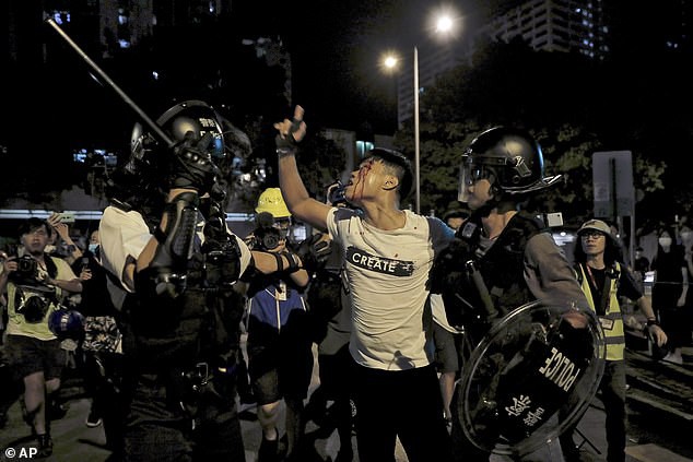 Hong Kong: Armata chineză îi avertizează pe protestatari