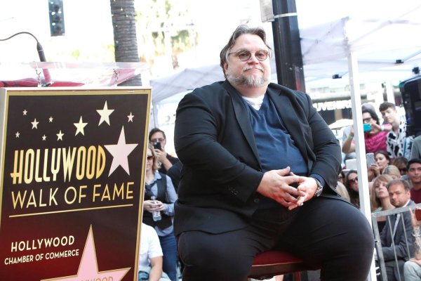 Regizorul mexican Guillermo del Toro şi-a inaugurat steaua pe 'Walk of Fame' din Los Angeles