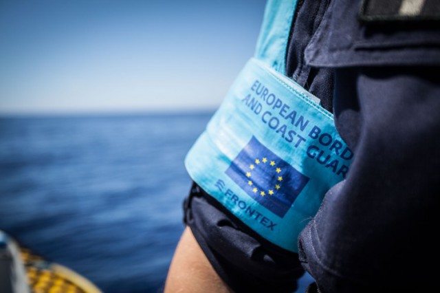 Presa acuză Frontex că tolerează maltratarea migranţilor