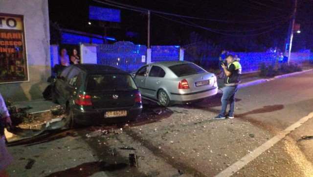 Accident rutier în Valu: două persoane au avut nevoie de îngrijiri medicale
